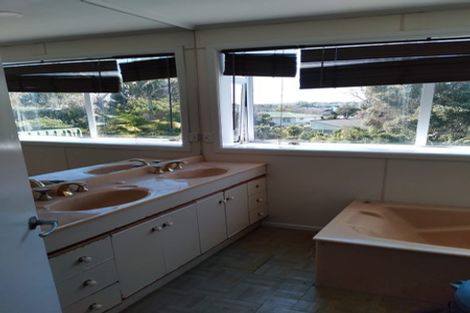 Photo of property in 8 Rotoiti Avenue, Pakuranga Heights, Auckland, 2010