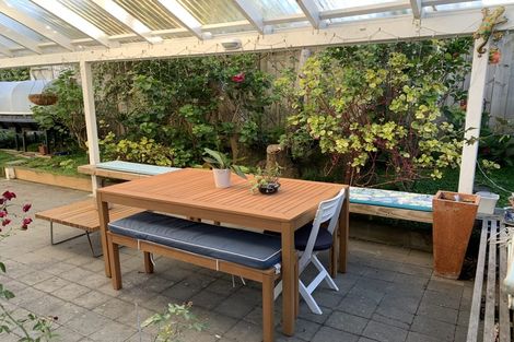 Photo of property in 2/34 Princes Street, Northcote Point, Auckland, 0627