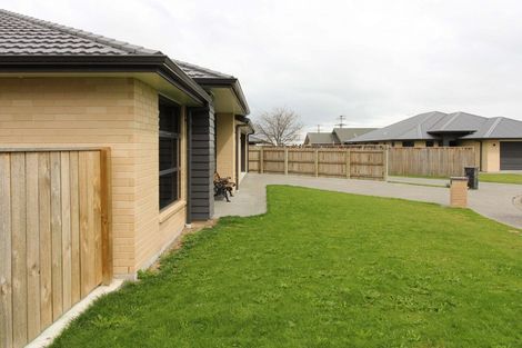 Photo of property in 6 Angus Place, Carterton, 5713