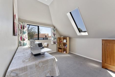 Photo of property in 16 Fraser Court, Roslyn, Palmerston North, 4414