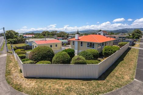 Photo of property in 10 Walton Road, Paraparaumu Beach, Paraparaumu, 5032