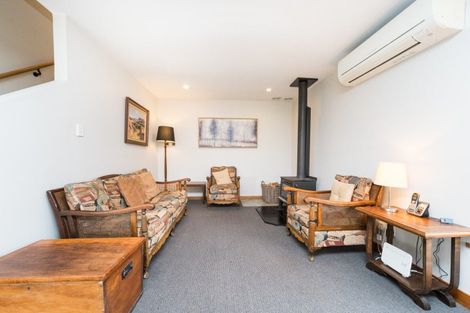 Photo of property in 32 Pioneer Highway, Awapuni, Palmerston North, 4412