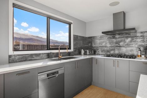 Photo of property in 27 Stratford Drive, Mount Pisa, Cromwell, 9383