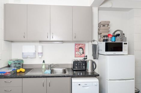 Photo of property in 13 Wallis Street, Raglan, 3225