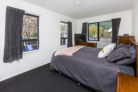 Photo of property in 13 Gemstone Drive, Birchville, Upper Hutt, 5018