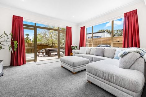 Photo of property in 30 Vermeer Place, West Harbour, Auckland, 0618