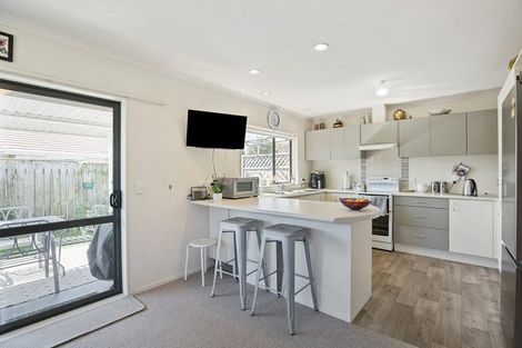 Photo of property in 85 Guildford Drive, Paraparaumu, 5032