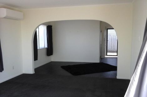 Photo of property in 14 Harmel Road, Glendene, Auckland, 0602