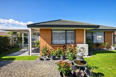 Photo of property in 85 Guildford Drive, Paraparaumu, 5032