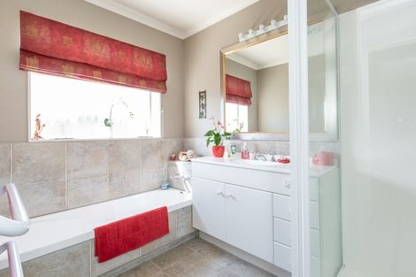 Photo of property in 18 Forbury Way, Taradale, Napier, 4112