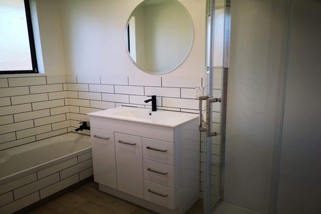 Photo of property in 2/471 Wairakei Road, Burnside, Christchurch, 8053