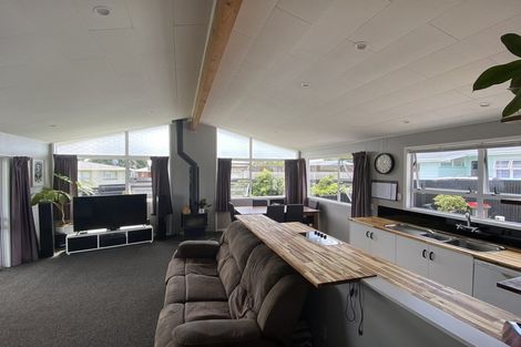 Photo of property in 7 Newbury Place, Waitara, 4320