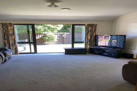 Photo of property in 2/65 Middlepark Road, Sockburn, Christchurch, 8042