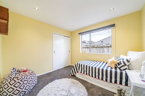 Photo of property in 16 Mcewen Crescent, Riverstone Terraces, Upper Hutt, 5018