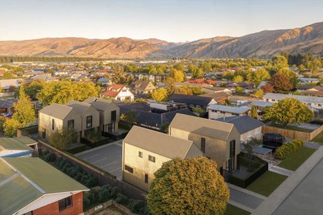Photo of property in 100 Molyneux Avenue, Cromwell, 9310