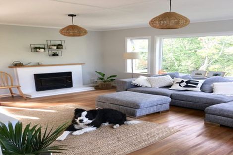 Photo of property in 17 Fairmount Road, Titirangi, Auckland, 0604