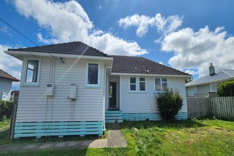 Photo of property in 6 Mcguire Street, Hawera, 4610