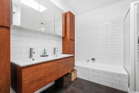 Photo of property in 10 Currey Crescent, Milford, Auckland, 0620