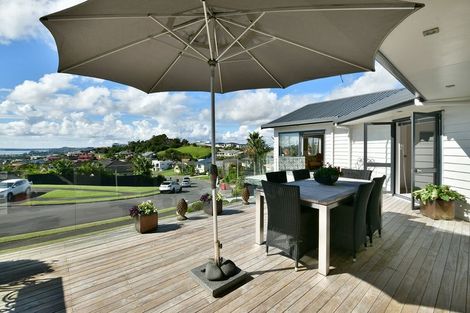 Photo of property in 119 Waldorf Crescent, Orewa, 0931