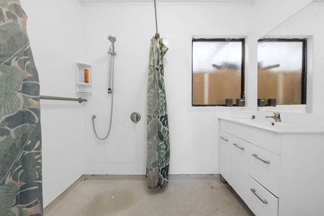 Photo of property in 391 Roscommon Road, Clendon Park, Auckland, 2103