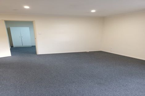 Photo of property in 82 Kelman Road, Kelston, Auckland, 0602