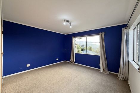 Photo of property in 33 Omega Street, Newlands, Wellington, 6037