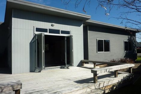 Photo of property in 2/11 Gibbs Place, Kinloch, Taupo, 3377