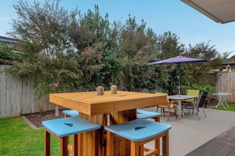 Photo of property in 24 Butterworth Crescent, Papamoa Beach, Papamoa, 3118