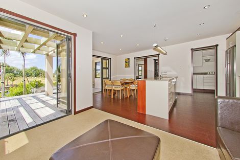 Photo of property in 10 Hei Esplanade, Whitianga, 3510