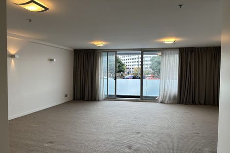Photo of property in Aqua, 2/74 Oriental Parade, Oriental Bay, Wellington, 6011