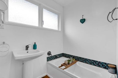 Photo of property in 19 Rossiter Crescent, Lynmouth, New Plymouth, 4310