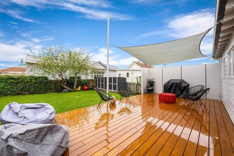 Photo of property in 3 Nile Street, Saint Clair, Dunedin, 9012