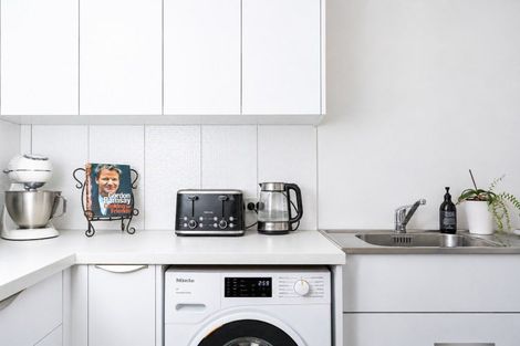 Photo of property in 2 Fern Grove, Taradale, Napier, 4112