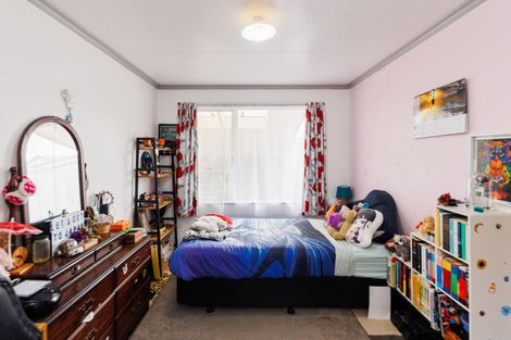 Photo of property in 33 Halswell Crescent, Westbrook, Palmerston North, 4412