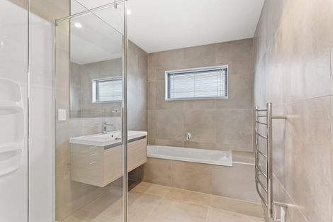 Photo of property in 21 Parkmore Drive, Rosehill, Papakura, 2113