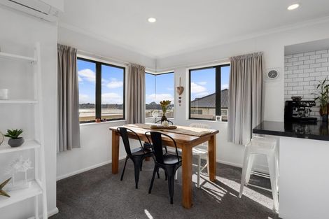 Photo of property in 17 Downing Place, Welcome Bay, Tauranga, 3112