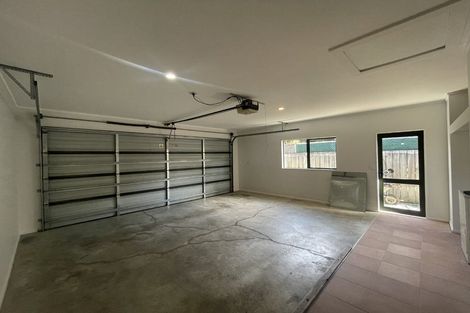 Photo of property in 15c Glanmire Road, Newlands, Wellington, 6037