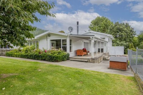 Photo of property in 173 State Highway 1, Waikanae, 5391
