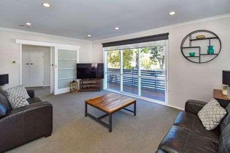 Photo of property in 2 Cheam Place, Pakuranga Heights, Auckland, 2010