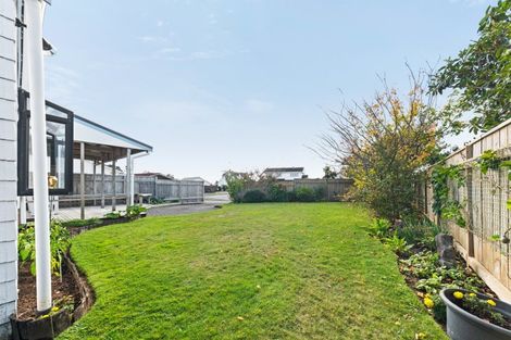 Photo of property in 17 Ballantrae Place, Highlands Park, New Plymouth, 4312