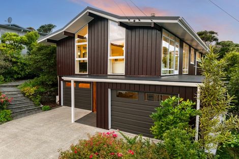 Photo of property in 5 Christina Grove, Normandale, Lower Hutt, 5010