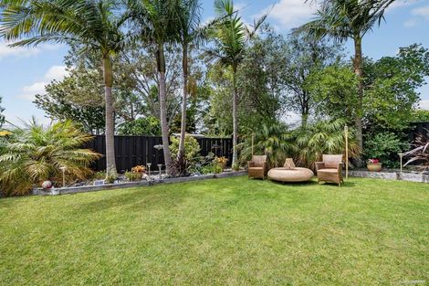 Photo of property in 27 Kurnell Drive, Botany Downs, Auckland, 2010
