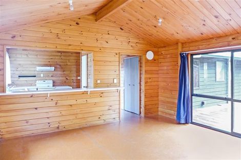 Photo of property in 8 Chardon Place, Henderson, Auckland, 0612