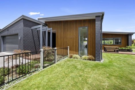 Photo of property in 7 Matau Lane, Ferndale, New Plymouth, 4310