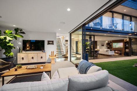 Photo of property in 222 Hurstmere Road, Takapuna, Auckland, 0622