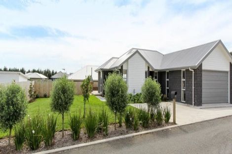 Photo of property in 2 Rayner Way, Glen Avon, New Plymouth, 4312
