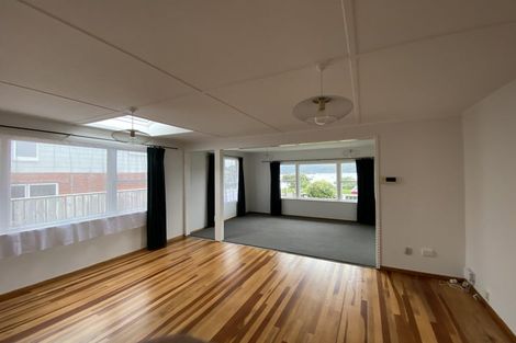 Photo of property in 121 Breaker Bay Road, Breaker Bay, Wellington, 6022