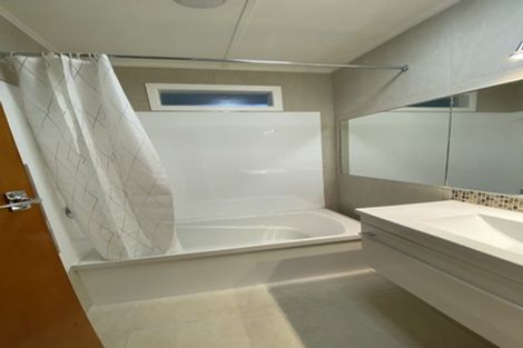 Photo of property in 121 Breaker Bay Road, Breaker Bay, Wellington, 6022