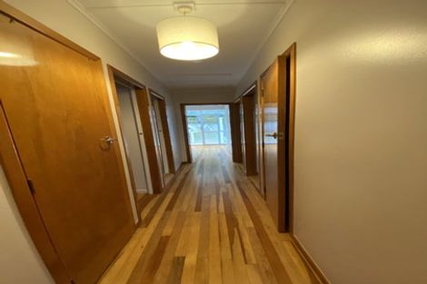 Photo of property in 121 Breaker Bay Road, Breaker Bay, Wellington, 6022