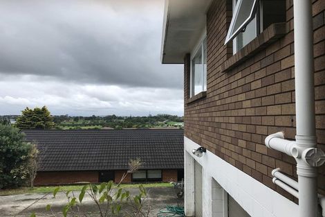 Photo of property in 2 Anure Place, Highland Park, Auckland, 2010